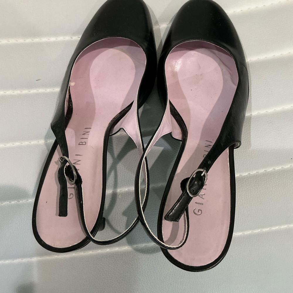 Gianni Bini Black Slingback Heels with Pink Insole - Picture 2 of 4